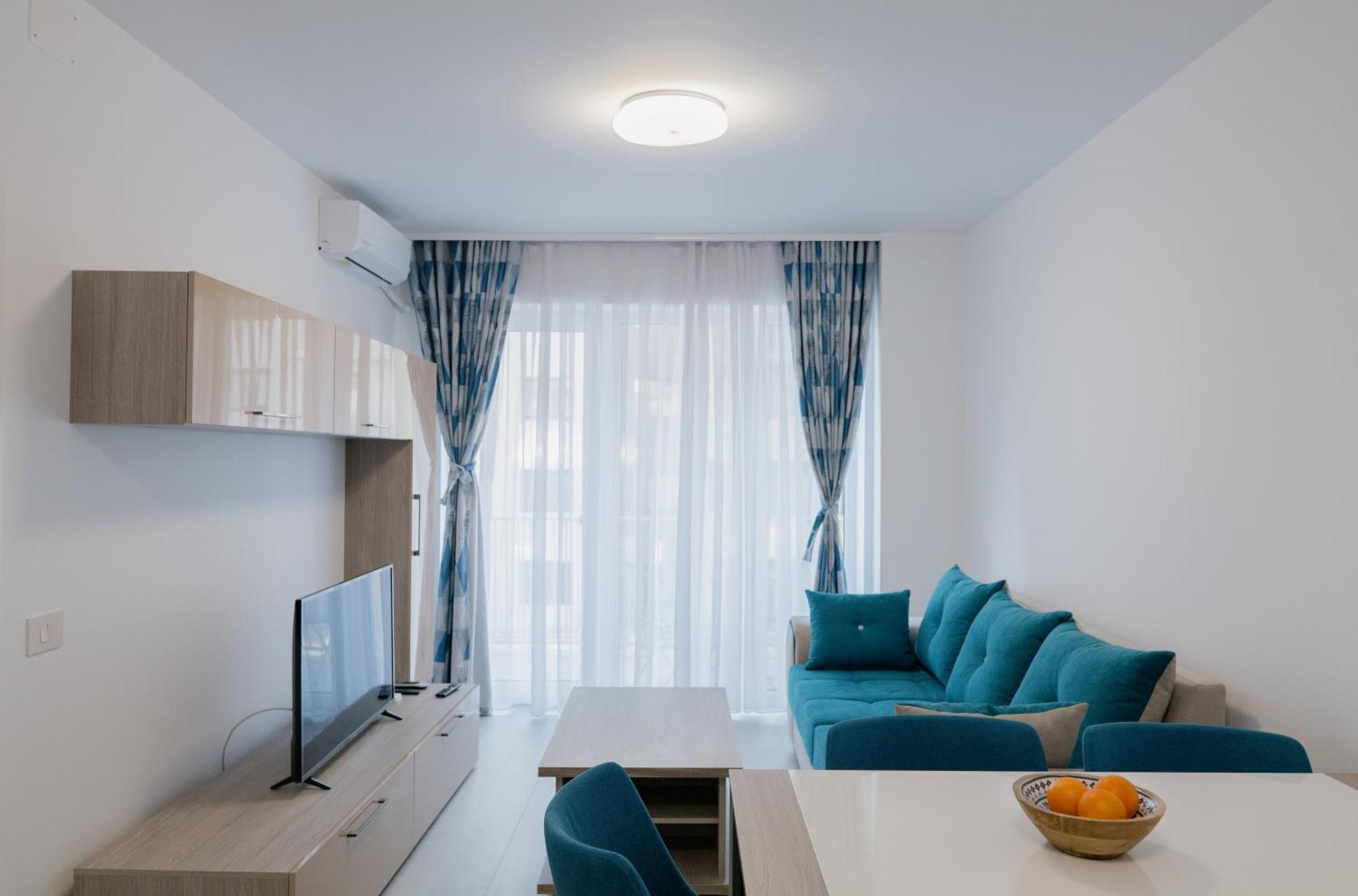 Royal Blue Property Oradea Eksteriør bilde