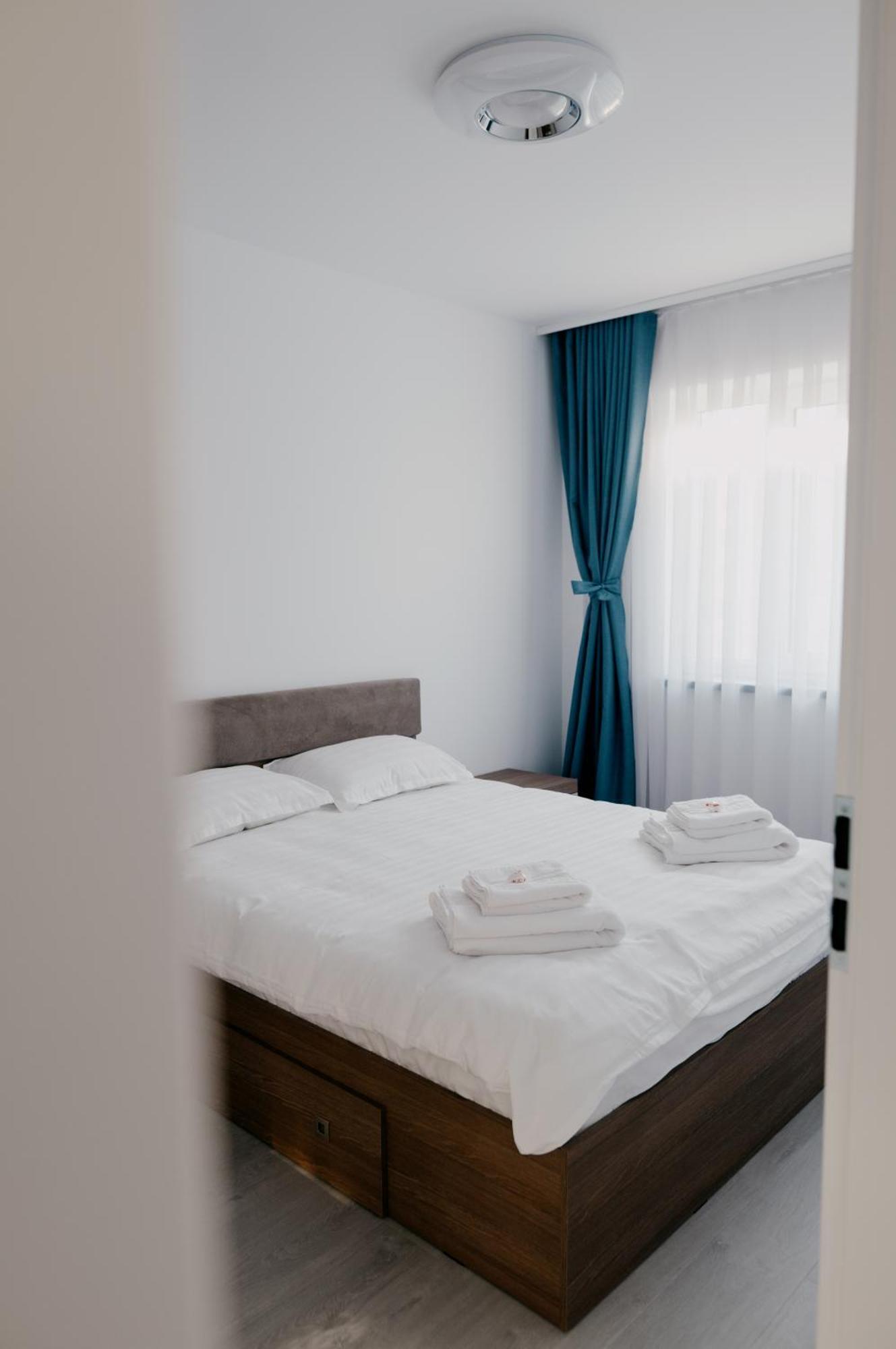 Royal Blue Property Oradea Eksteriør bilde