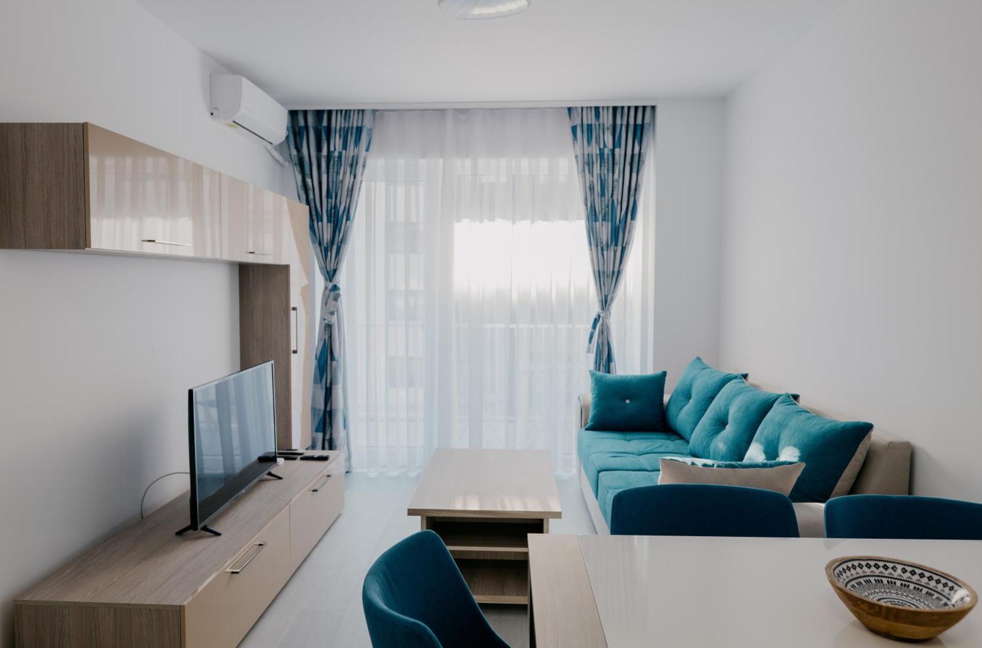 Royal Blue Property Oradea Eksteriør bilde